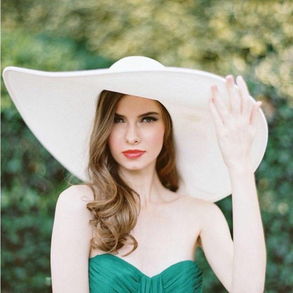 Elegant White Wide-Brim floppy Hat